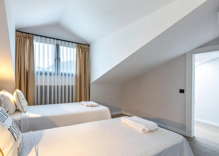 Palmiye By Safiya Göcek